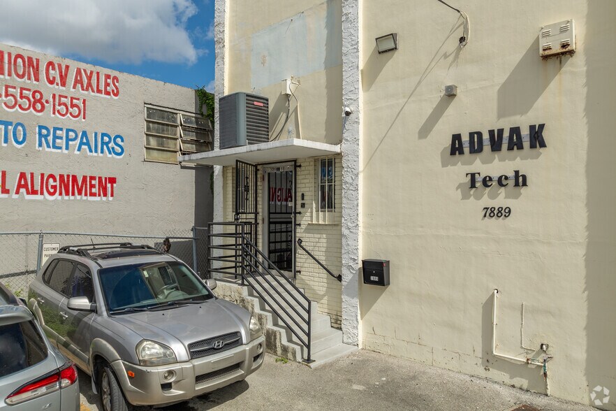 More Photos Of 9869 NW 79th Ave, Medley Warehouse For Lease