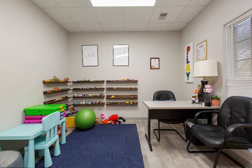 More Photos Of 1300 Gardiner Ln, Louisville Medical For Sale