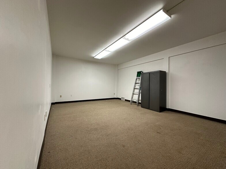 More Photos Of 1935 Q St, Lincoln Freestanding For Sale