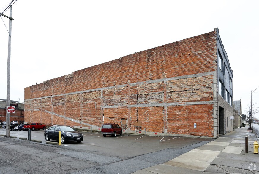 More Photos Of 125 W North St, Lima Office For Sale