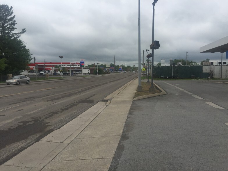 More Photos Of 800 N Jackson St, Tullahoma Service Station For Sale