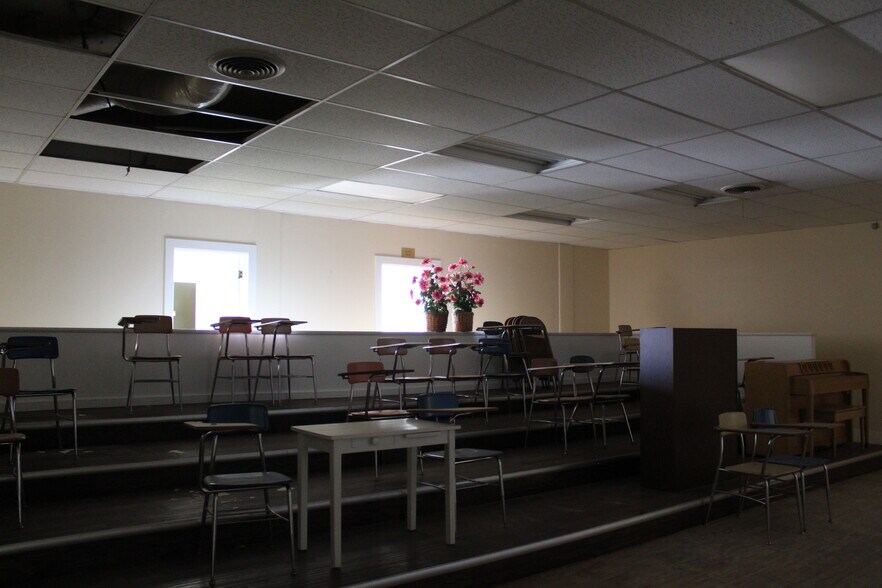 More Photos Of 1519 Circle Park Blvd, Fort Worth Religious Facility For Sale