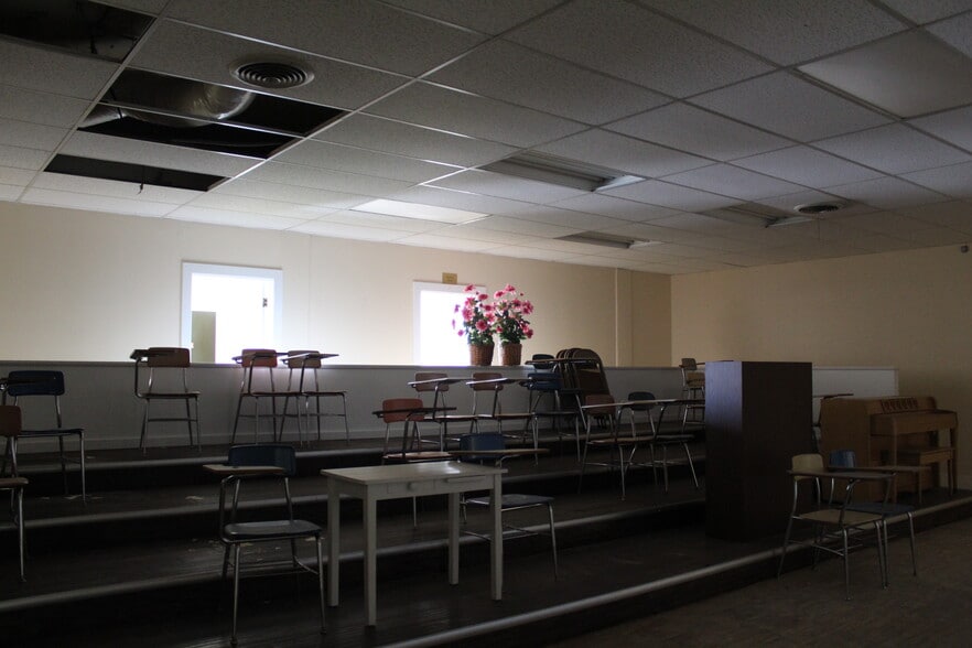 More Photos Of 1519 Circle Park Blvd, Fort Worth Religious Facility For Sale