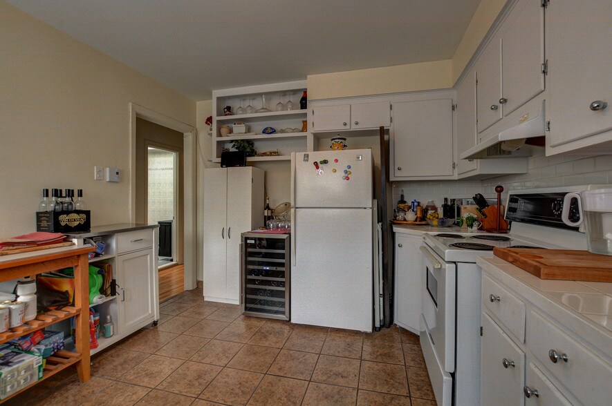 More Photos Of 89 Boul Henri-Bourassa O, Montréal Specialty For Sale