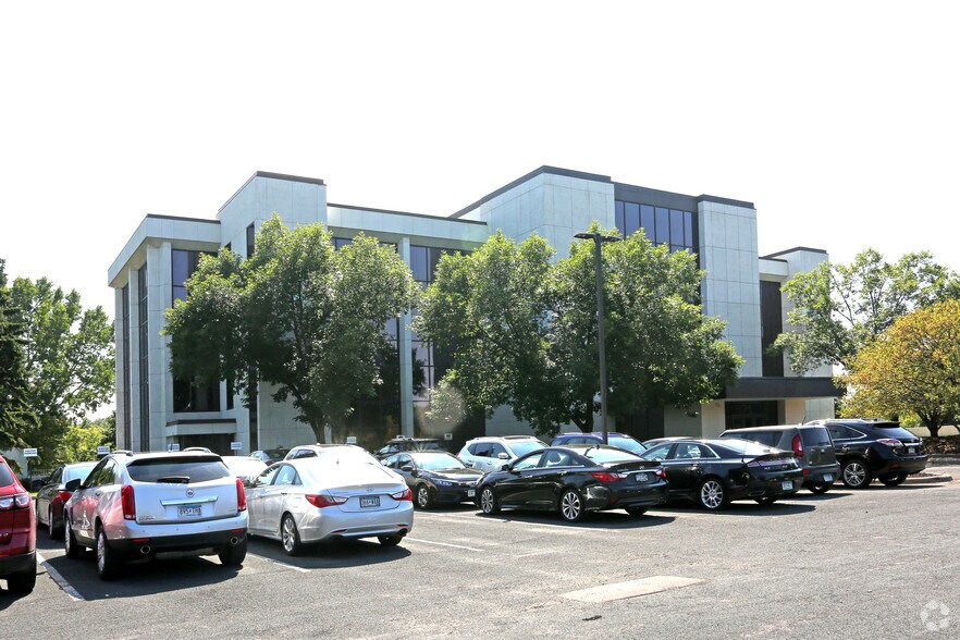 More Photos Of 9855 W 78th St, Eden Prairie Office For Lease