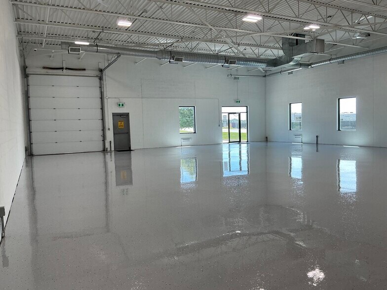 More Photos Of 5900 Rhodes Dr, Windsor Distribution For Lease