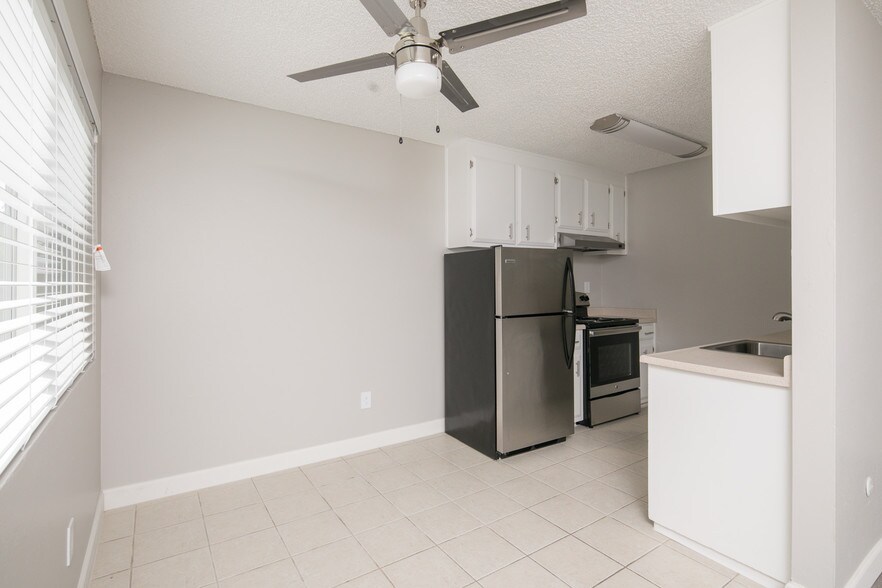 More Photos Of 935 Johnfer Way, Sacramento Apartments For Sale