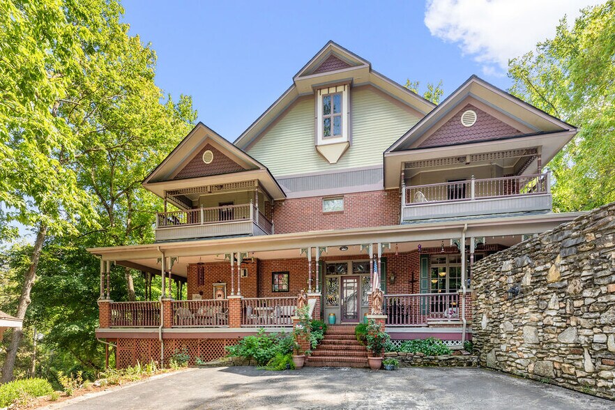 More Photos Of 46 Hillside Ave, Eureka Springs Hospitality For Sale