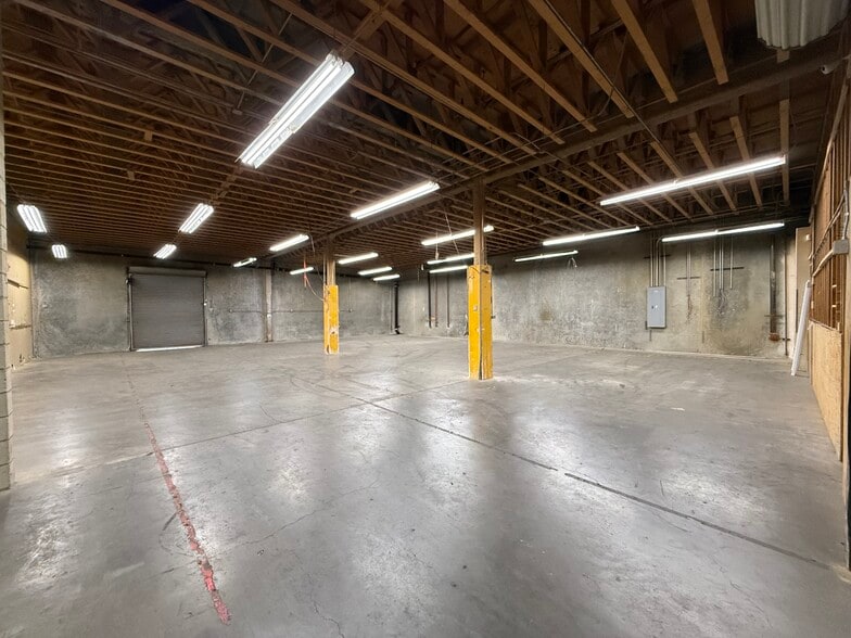 More Photos Of 2280 E Curry St, Long Beach Manufacturing For Lease