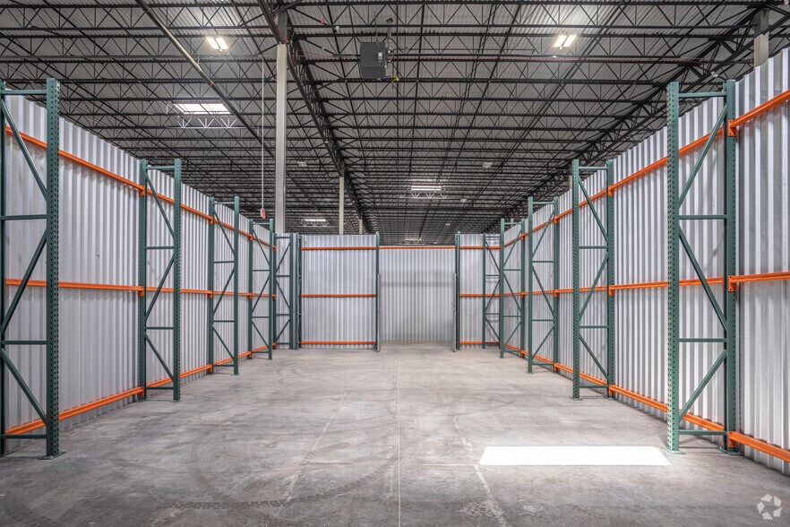 More Photos Of 12510 W Airport Blvd, Sugar Land Distribution For Lease