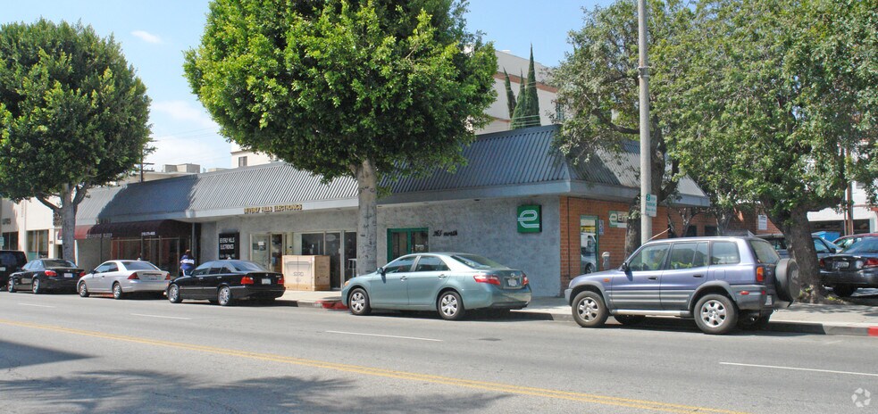Primary Photo Of 257-265 N Robertson Blvd, Beverly Hills Storefront For Lease