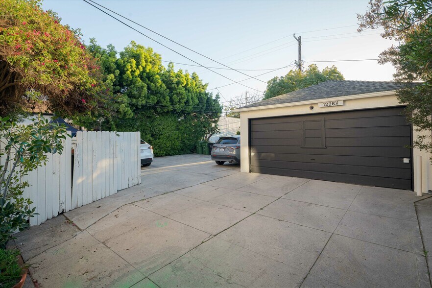 More Photos Of 1226 S Dunsmuir Ave, Los Angeles Multifamily For Sale