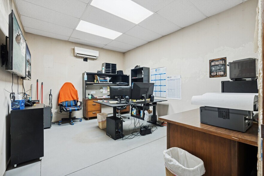 More Photos Of 2627 SW 22nd St, Oklahoma City Warehouse For Sale