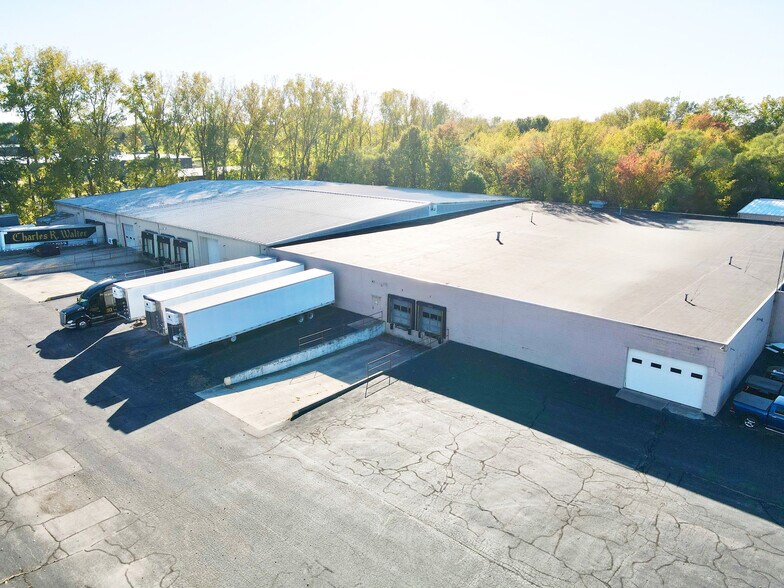 Primary Photo Of 2135 Industrial Pky, Elkhart Manufacturing For Sale