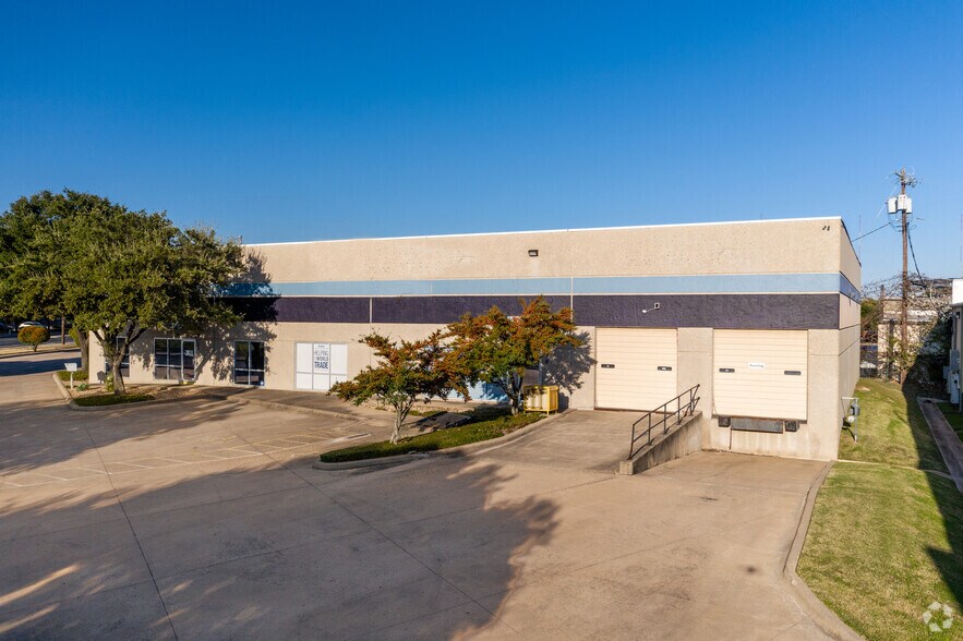 More Photos Of 9201 Metric Blvd, Austin Warehouse For Lease