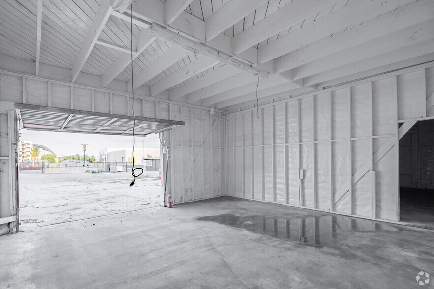 More Photos Of 923 S Prairie Ave, Inglewood Warehouse For Lease