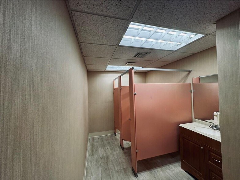 More Photos Of 292 Waterman Ave, Smithfield Office For Sale