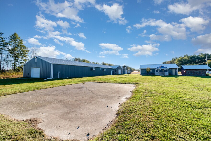 More Photos Of 8285 Tri County Hwy, Sardinia Flex For Sale