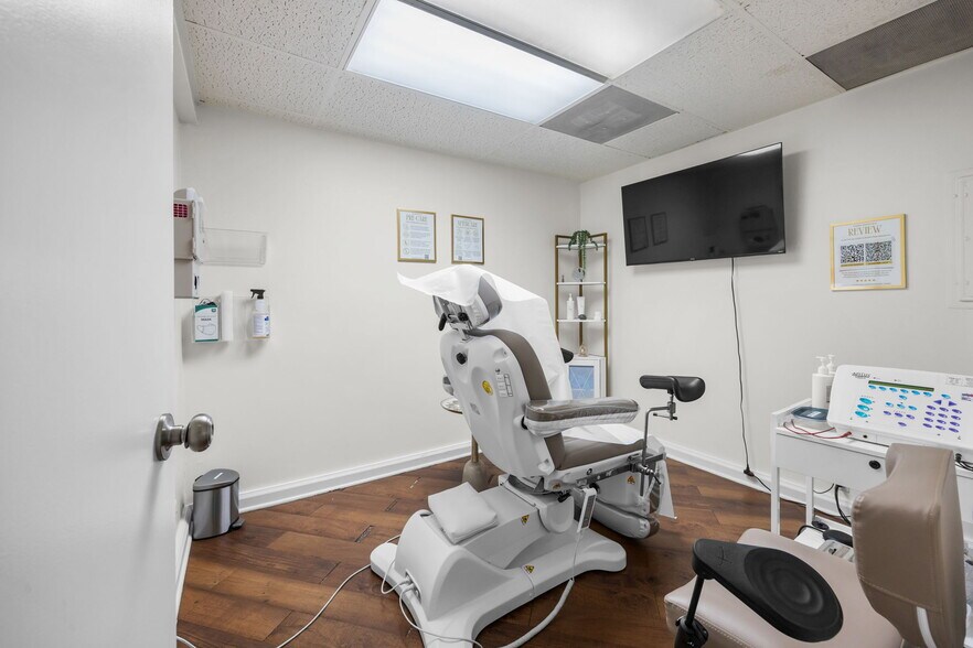 More Photos Of 630-640 S Glassell St, Orange Office For Sale