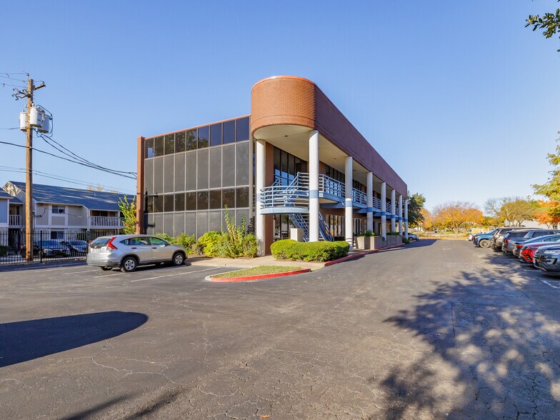 More Photos Of 2579 Western Trails Blvd, Austin Medical For Lease