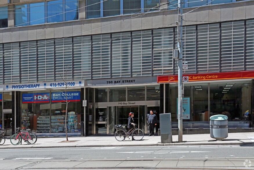 More Photos Of 790 Bay St, Toronto Medical For Lease
