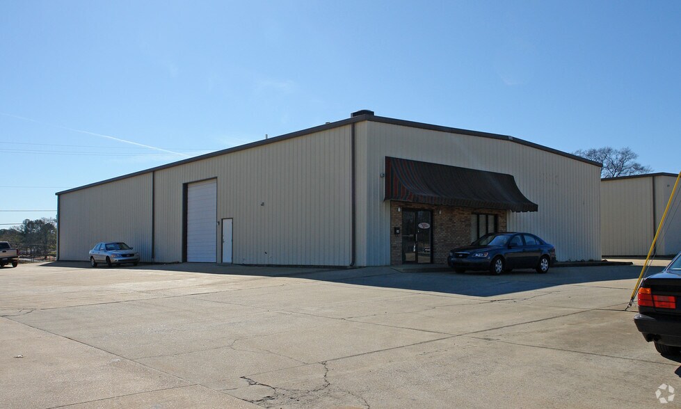 More Photos Of 34 Commerce Ave, Bessemer Distribution For Lease