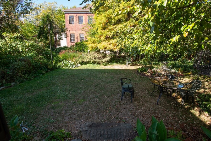 More Photos Of 1940 5th Ave, Pittsburgh Office For Sale