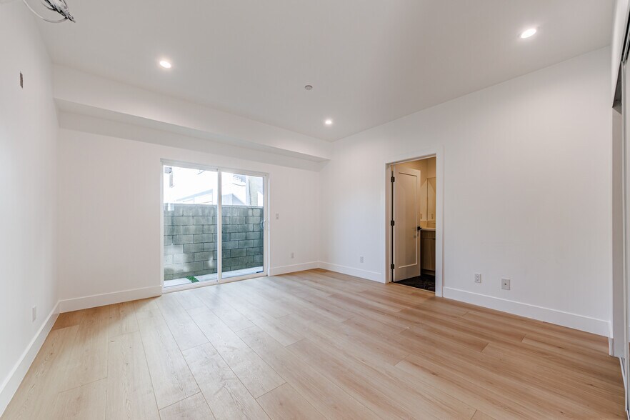 More Photos Of 5209 W 20th St, Los Angeles Multifamily For Sale