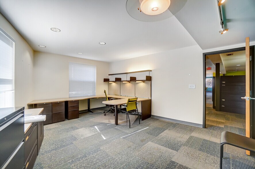 More Photos Of 3925-3927 Brotherton Rd, Cincinnati Office For Sale