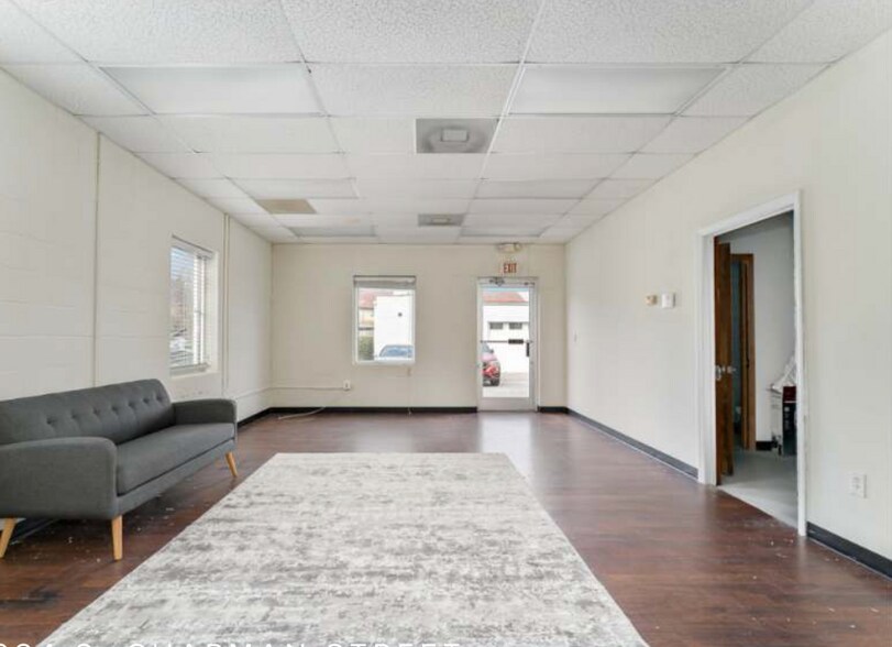 More Photos Of 930-932 N Chapman St, Greensboro General Retail For Sale