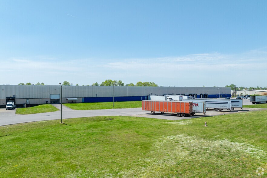 More Photos Of 800 Middle Tennessee Blvd, Murfreesboro Warehouse For Lease