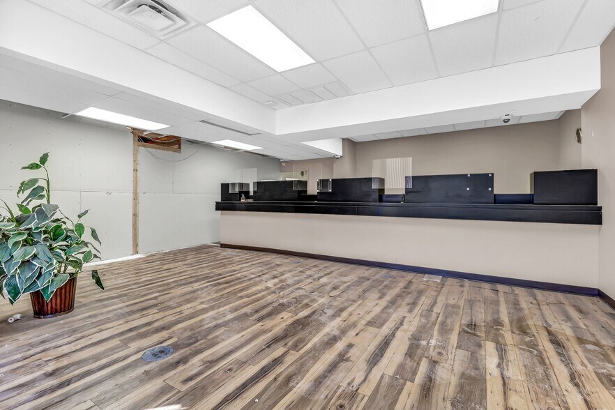 More Photos Of 78 W Ray Rd, Chandler Convenience Store For Lease