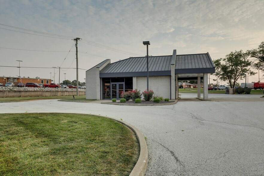 Primary Photo Of 101 N 36th St, Quincy General Retail For Lease