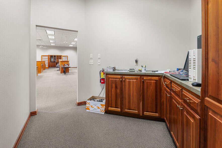 More Photos Of 1828 Park Ave, New Holstein Light Distribution For Sale