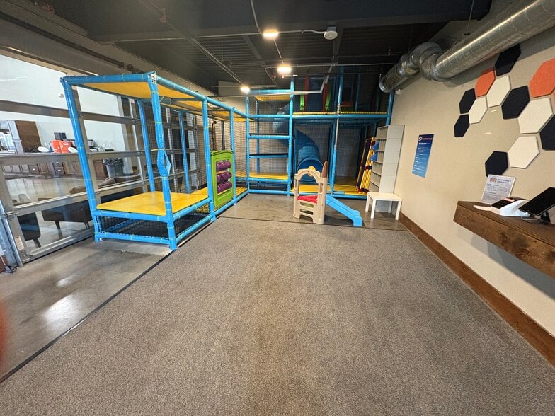 More Photos Of 1455 E 2nd St, Franklin Freestanding For Lease