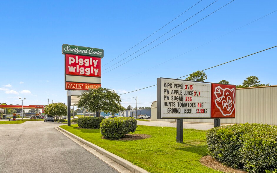 More Photos Of 208 E Mcintyre St, Mullins Supermarket For Sale