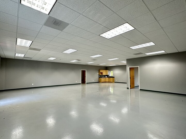More Photos Of 600 Meadowlands Dr, Hillsborough Research And Development For Lease