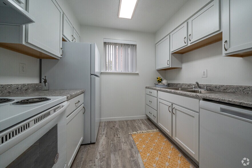 More Photos Of 902 N Charles St, Macomb Apartments For Sale