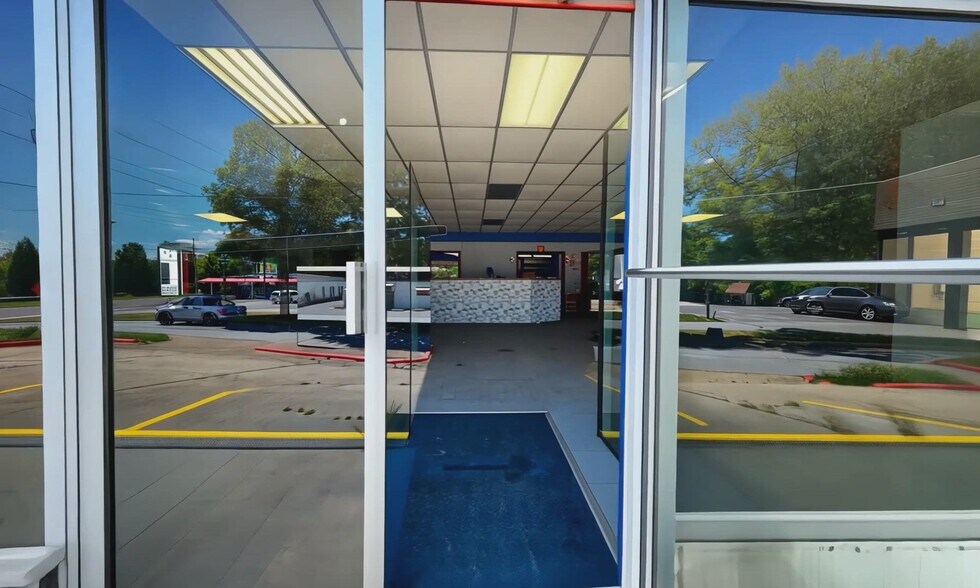 Primary Photo Of 1005 E Grand Ave, Hot Springs Unknown For Lease