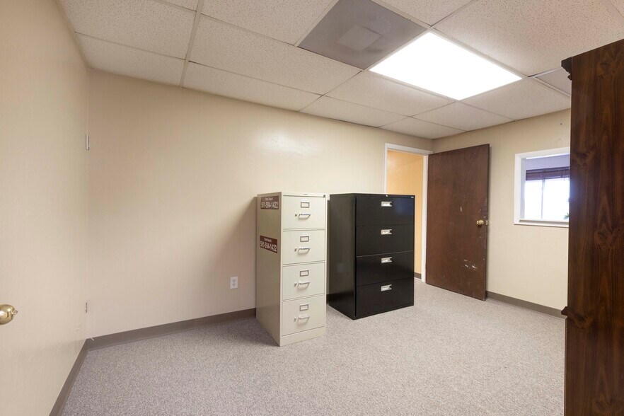 More Photos Of 1203 SE 9th Ter, Cape Coral Light Distribution For Lease