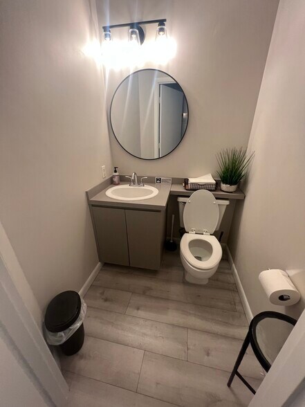 More Photos Of 1219 S East Ave, Sarasota Medical For Lease