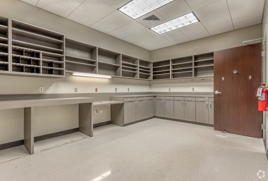 More Photos Of 5252 Ehrlich Rd, Tampa Bank For Sale