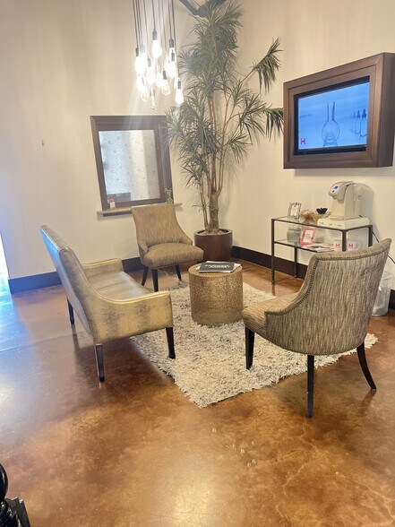 More Photos Of 300 Beardsley Ln, Austin Medical For Lease