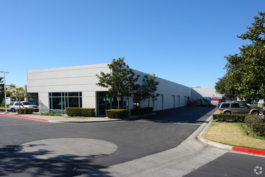 More Photos Of 192 Technology Dr, Irvine Light Distribution For Lease