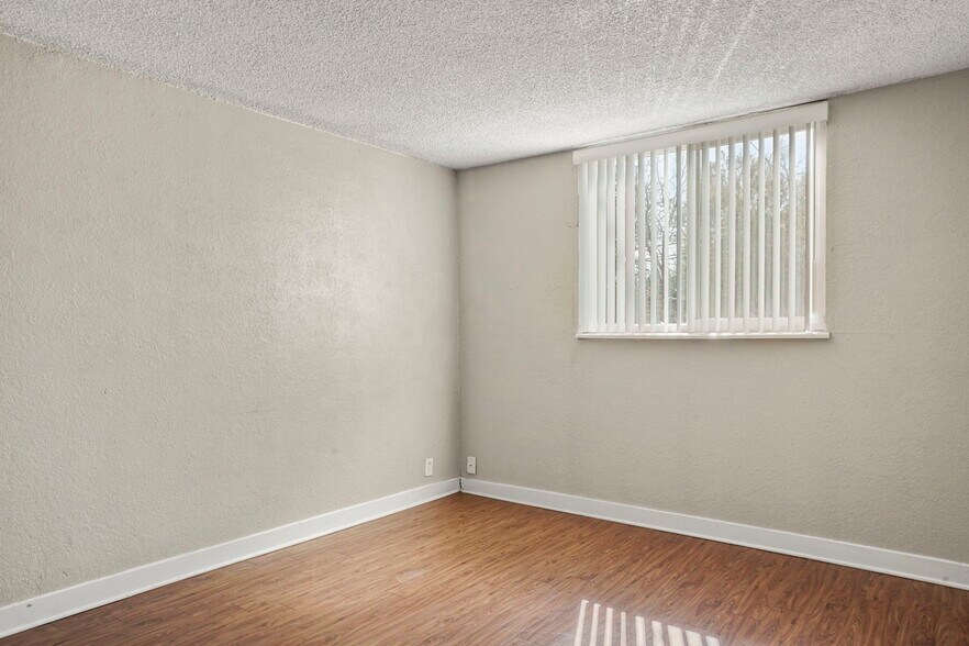 More Photos Of 1945 N Peoria St, Aurora Apartments For Sale