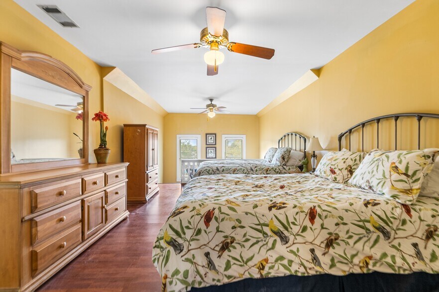 More Photos Of 323 N Main St, Swainsboro Restaurant For Sale