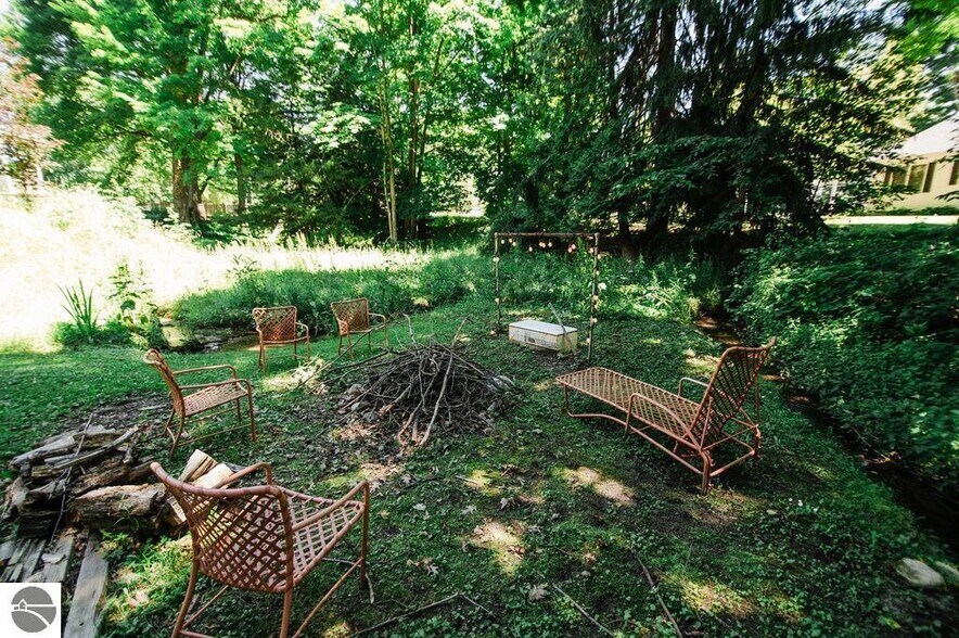 More Photos Of 2287 S Main St, Central Lake Hospitality For Sale