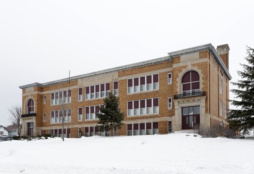 Primary Photo Of 400 1st Ave SW, Chisholm Apartments For Sale