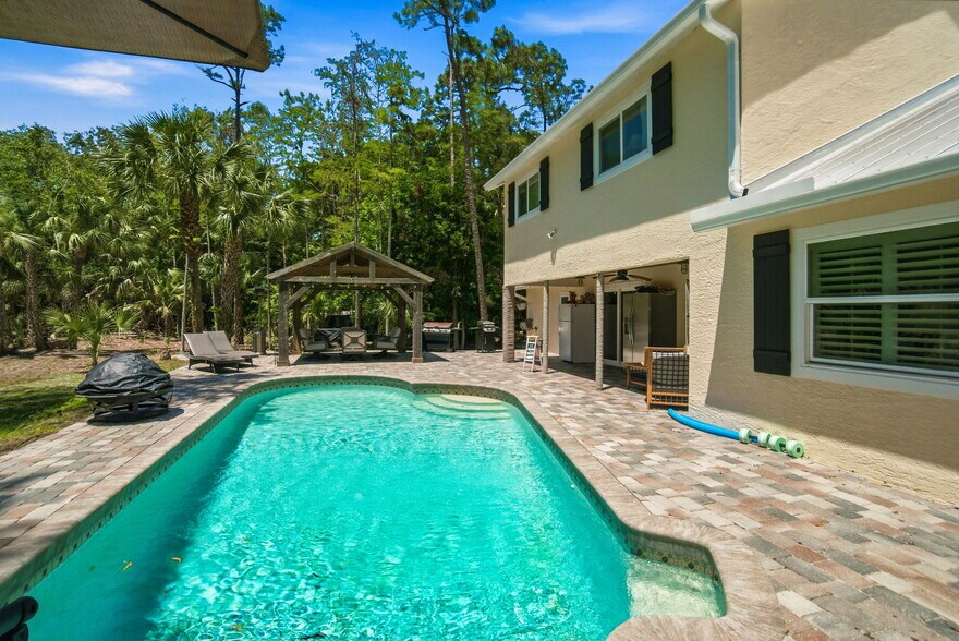 More Photos Of 4120 3rd Ave NW, Naples Apartments For Sale
