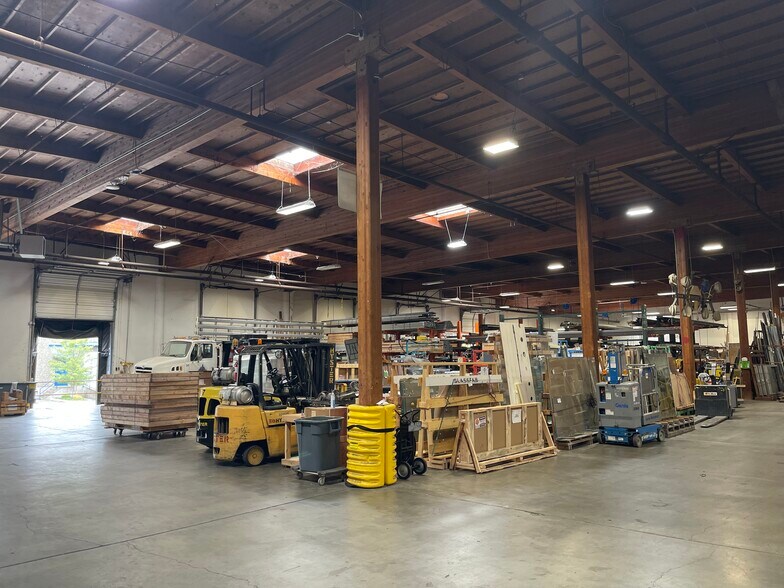 More Photos Of 4456-4466 NW Yeon Ave, Portland Unknown For Lease